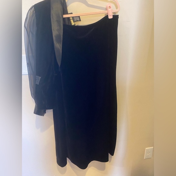 R&K Evening black velvet jacket and skirt. Size 14 - Picture 6 of 7
